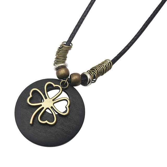 Stylish Leather Necklace with Pretty Flower Pendant