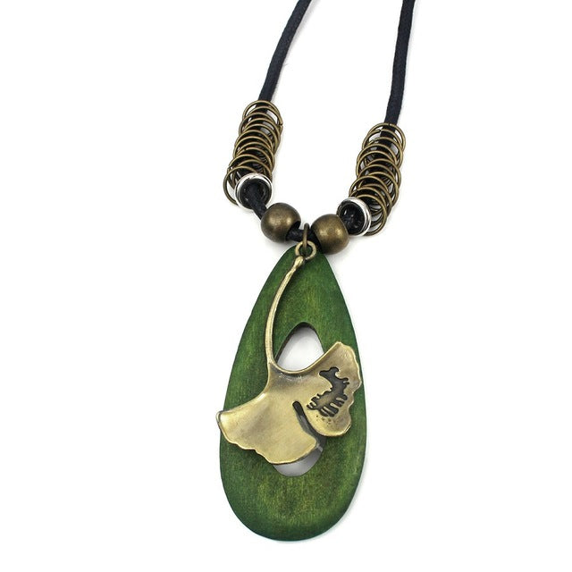 Stylish Leather Necklace with Pretty Flower Pendant
